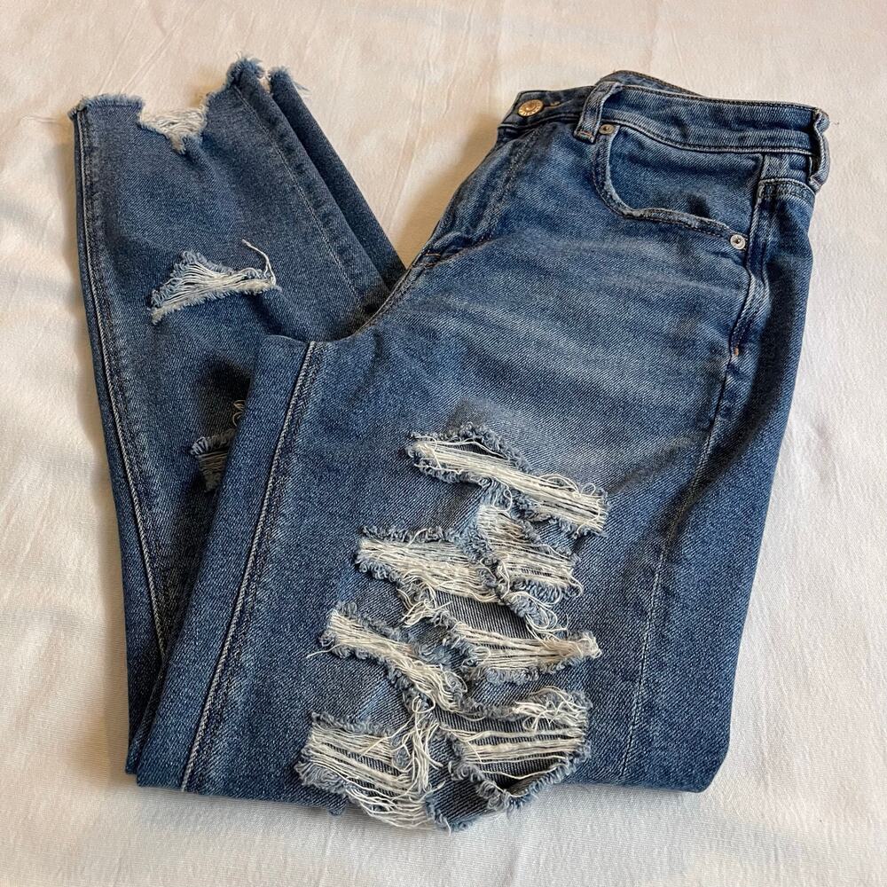 American Eagle Women’s Size 4 Regular Distressed Ripped Stretch Jeans Raw Hem